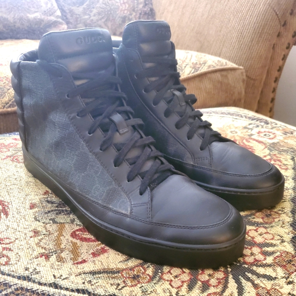 1000000% Authentic Gucci "GG Supreme" leather/canvas Blk/ size 9 (433717 9 04R)